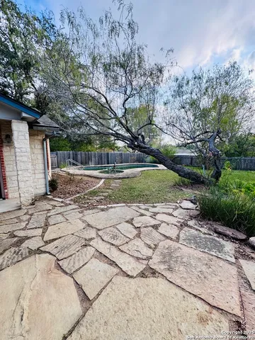 $379,000 | 1705 Hickory Street, Floresville, TX 78114