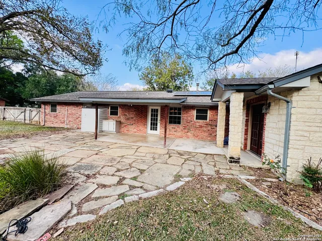 $379,000 | 1705 Hickory Street, Floresville, TX 78114