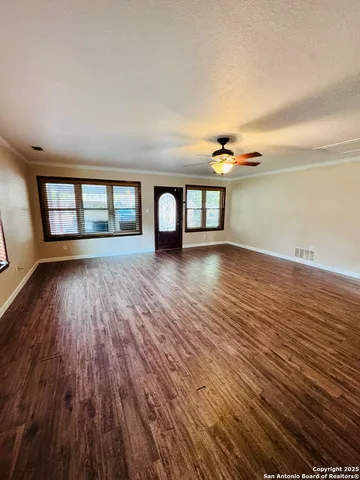 $379,000 | 1705 Hickory Street, Floresville, TX 78114