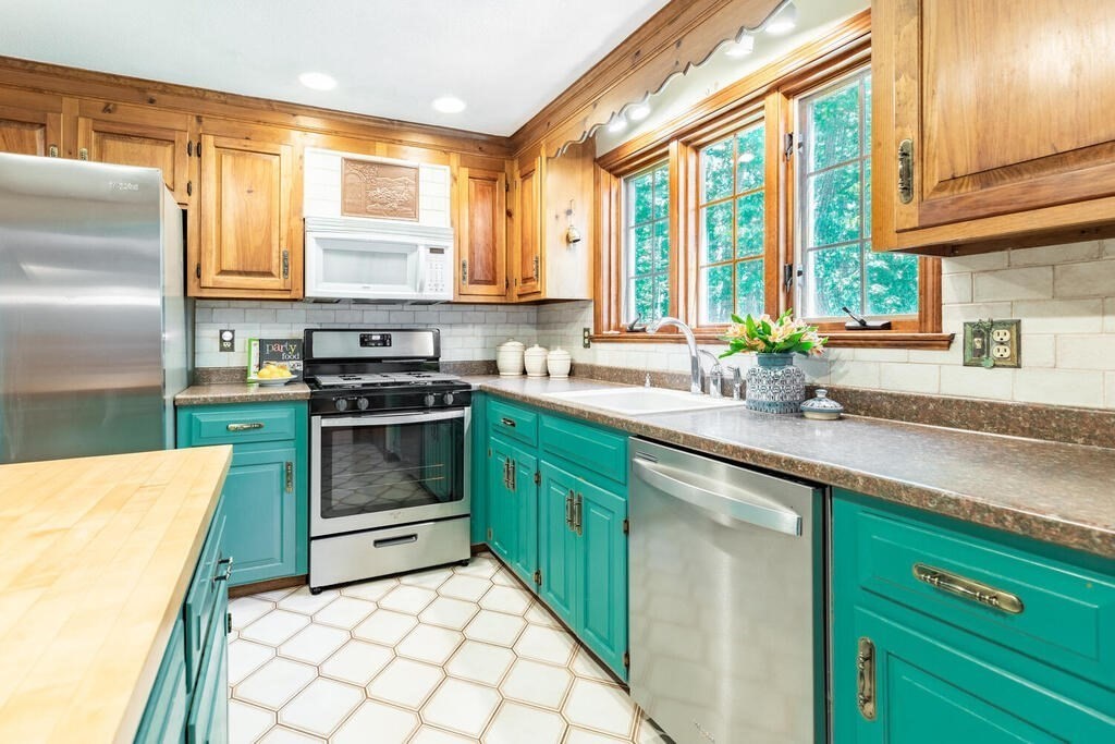 15 Dunstable Road North Chelmsford, MA 01863 - Photo 11 of 30