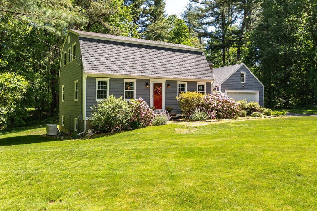 15 Dunstable Road North Chelmsford, MA 01863 - Photo 2 of 30