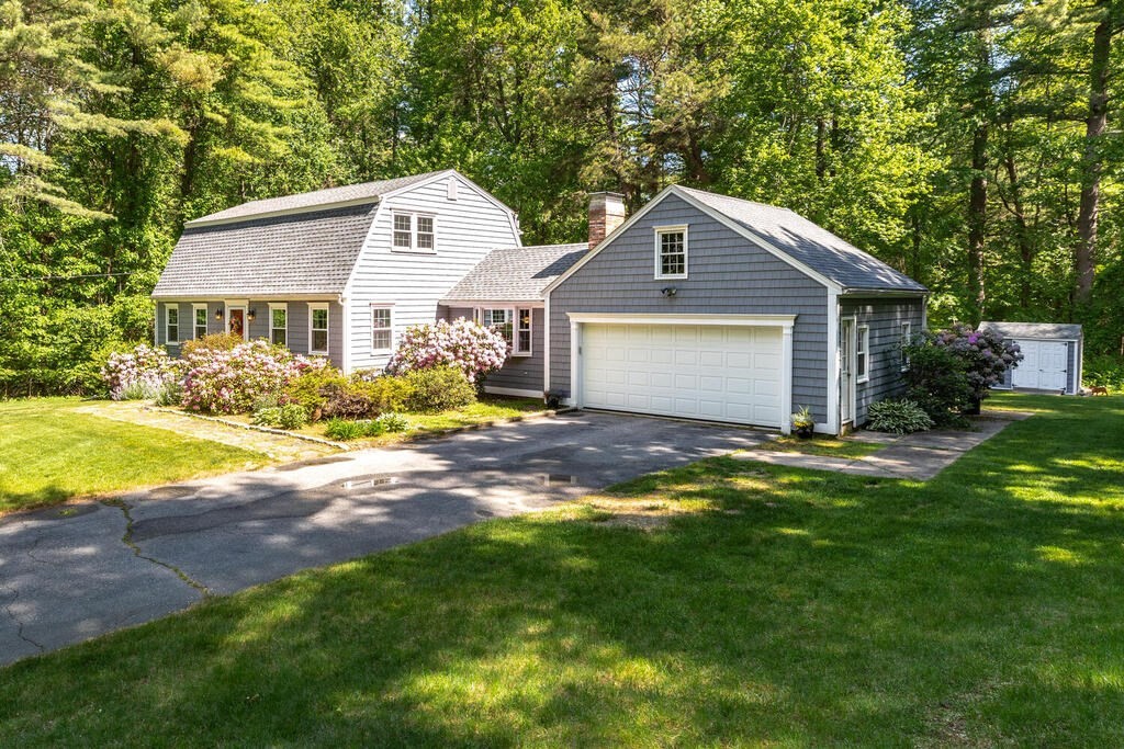 15 Dunstable Road North Chelmsford, MA 01863 - Photo 3 of 30