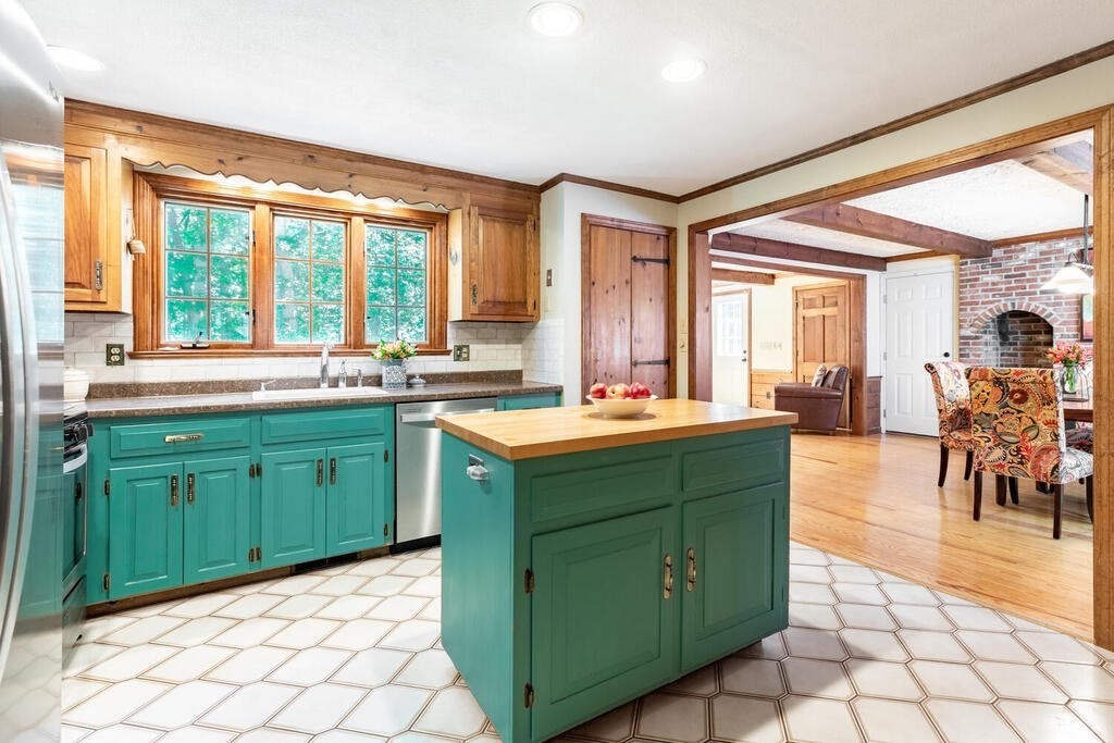 15 Dunstable Road North Chelmsford, MA 01863 - Photo 9 of 30