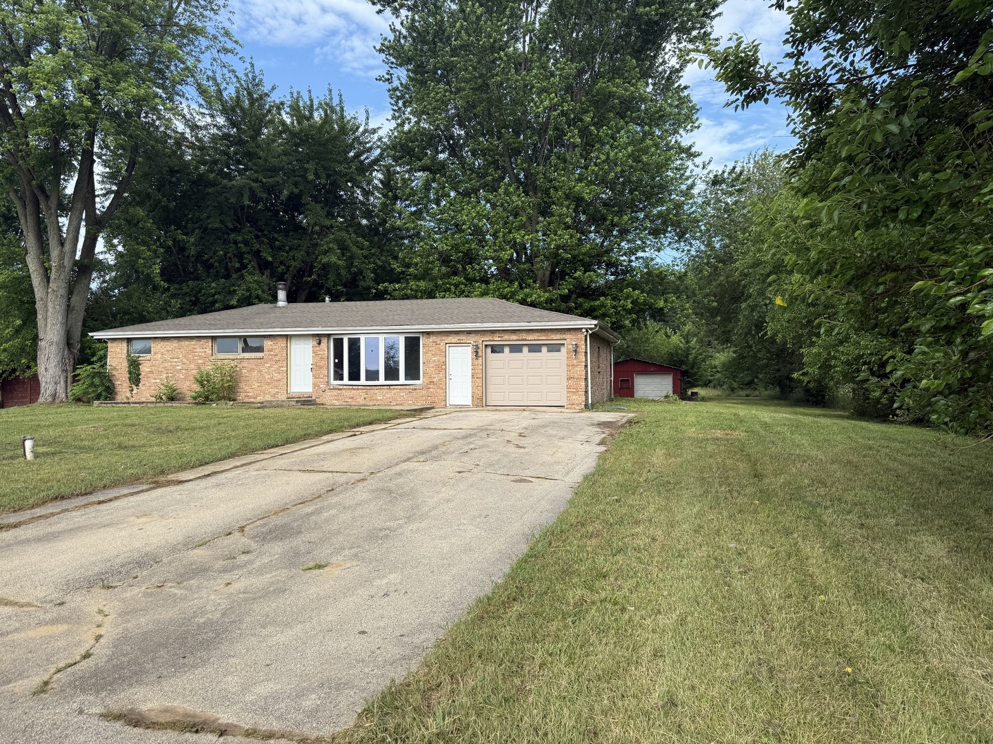 1826 Albert Lane Wilmington, IL 60481 - Photo 2 of 18 a front view of house with yard and trees
