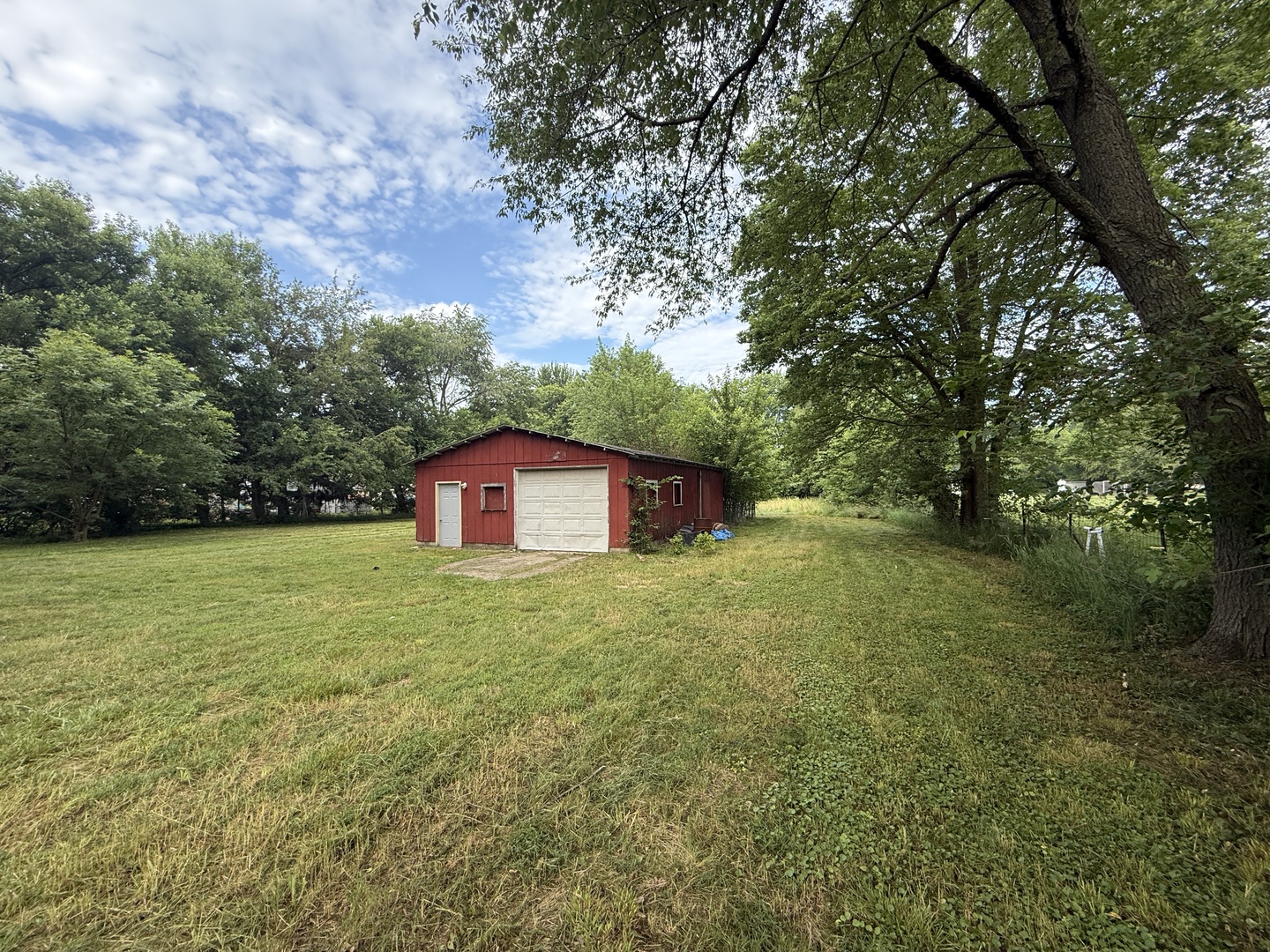1826 Albert Lane Wilmington, IL 60481 - Photo 5 of 18 a fire hydrant in the middle of a field