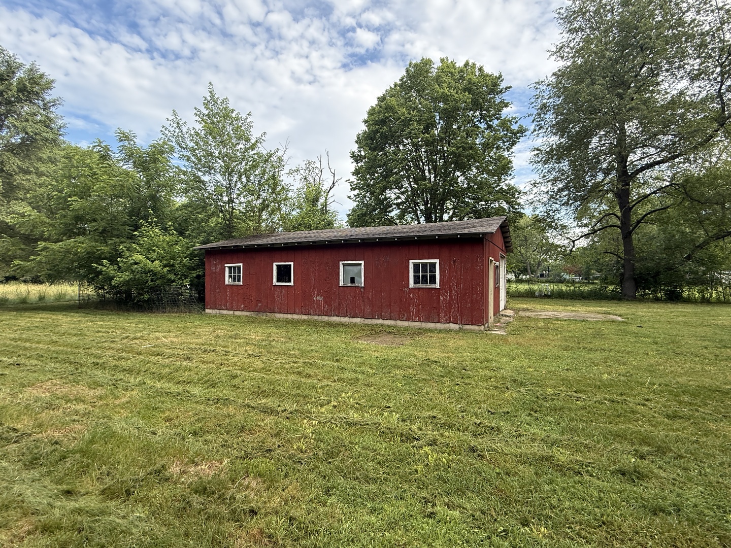 1826 Albert Lane Wilmington, IL 60481 - Photo 7 of 18 a view of a yard