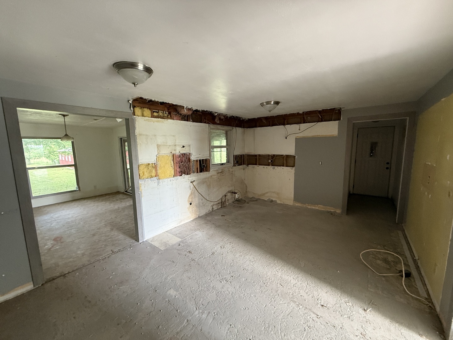 1826 Albert Lane Wilmington, IL 60481 - Photo 9 of 18 a view of a garage