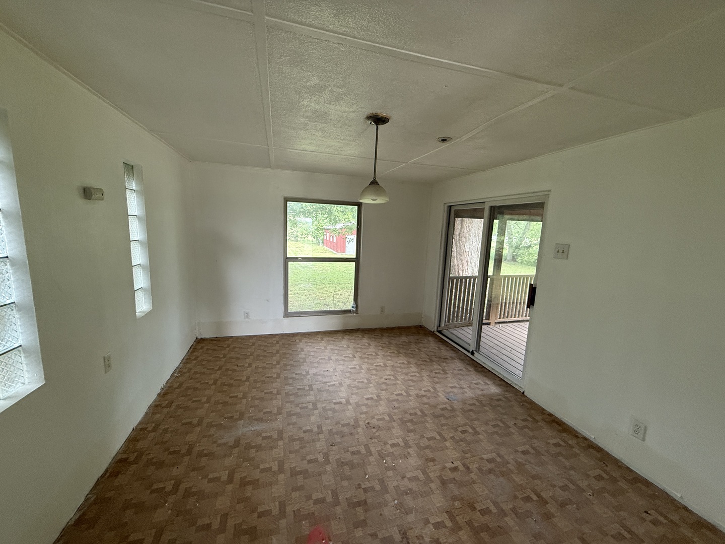 1826 Albert Lane Wilmington, IL 60481 - Photo 10 of 18 an empty room with windows