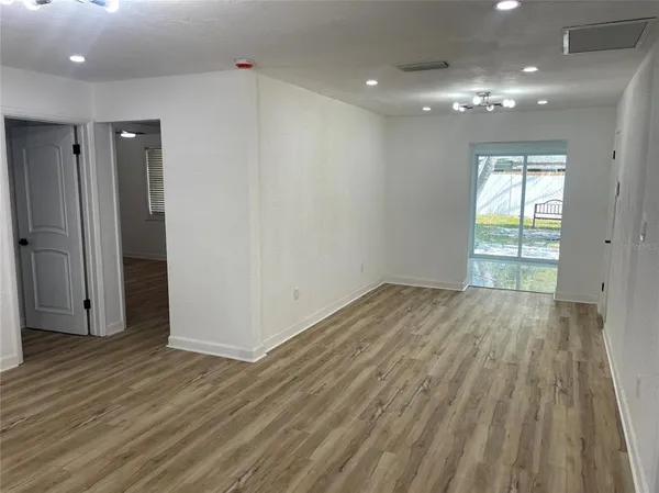 $2,800 | 3717 Belmont Boulevard, Sarasota, FL 34232