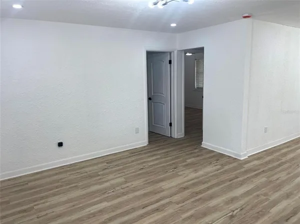 $2,800 | 3717 Belmont Boulevard, Sarasota, FL 34232