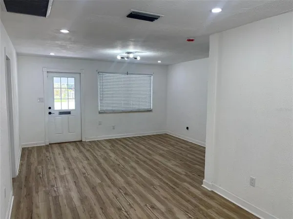 $2,800 | 3717 Belmont Boulevard, Sarasota, FL 34232