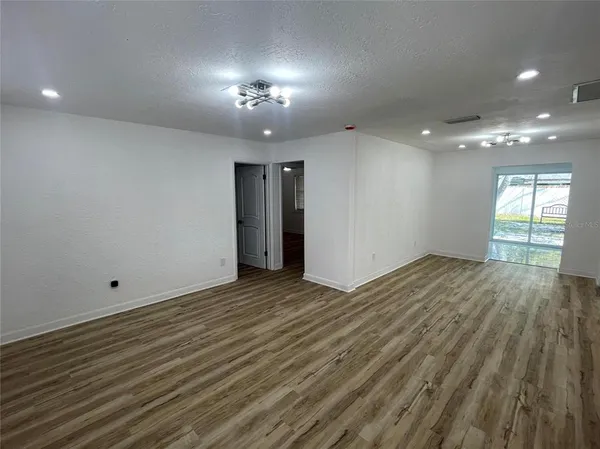 $2,800 | 3717 Belmont Boulevard, Sarasota, FL 34232