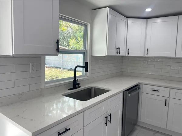 $2,800 | 3717 Belmont Boulevard, Sarasota, FL 34232