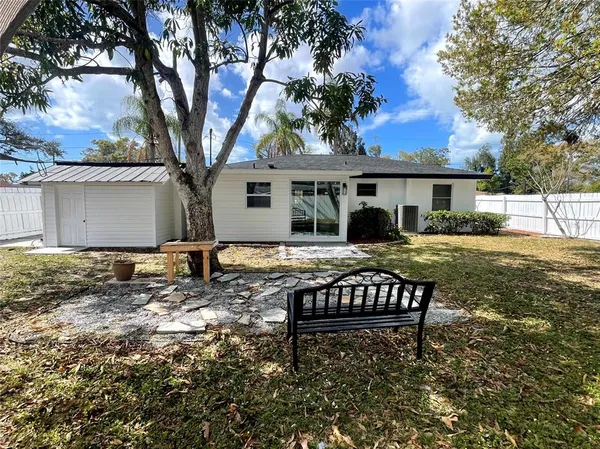 $2,800 | 3717 Belmont Boulevard, Sarasota, FL 34232