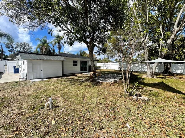 $2,800 | 3717 Belmont Boulevard, Sarasota, FL 34232