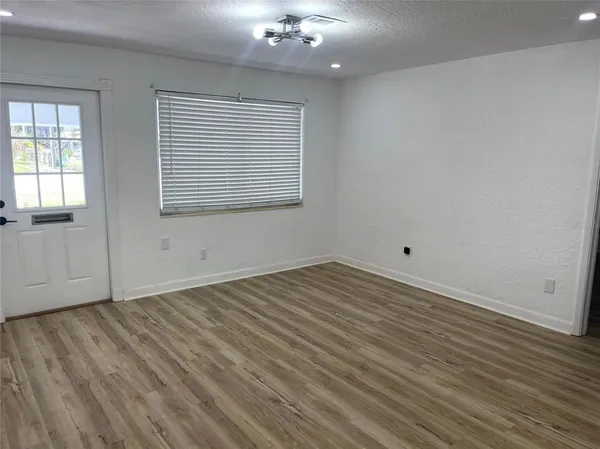 $2,800 | 3717 Belmont Boulevard, Sarasota, FL 34232