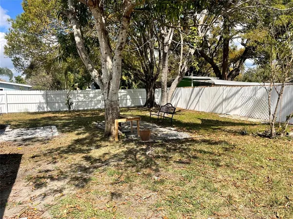 $2,800 | 3717 Belmont Boulevard, Sarasota, FL 34232