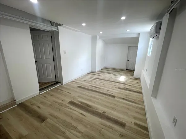 $2,800 | 3717 Belmont Boulevard, Sarasota, FL 34232