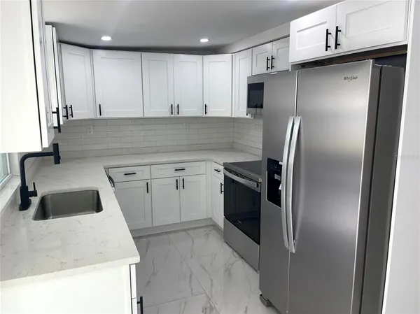 $2,800 | 3717 Belmont Boulevard, Sarasota, FL 34232