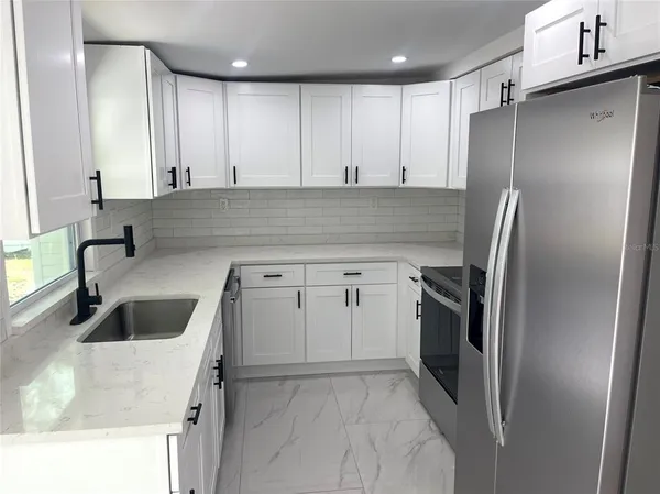 $2,800 | 3717 Belmont Boulevard, Sarasota, FL 34232