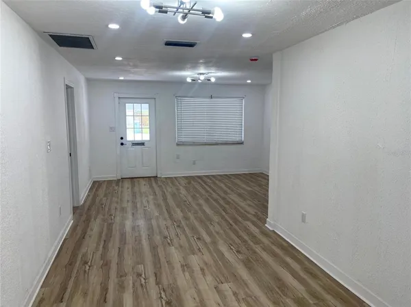 $2,800 | 3717 Belmont Boulevard, Sarasota, FL 34232