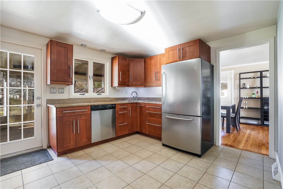 353 Diamond Hill Road Warwick, RI 02886 - Photo 3 of 24