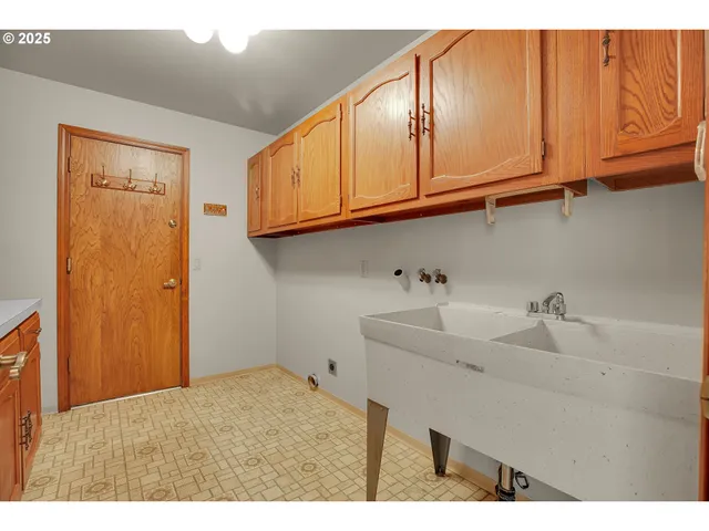 $895,000 | 8710 Southeast 57th Avenue, Portland, OR 97206