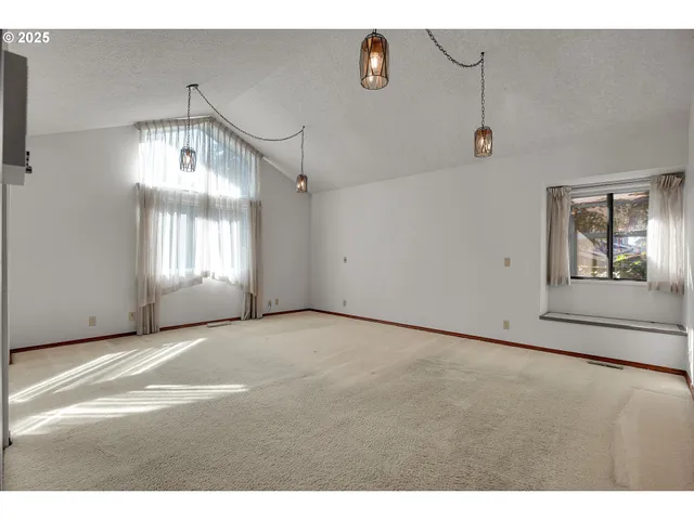 $895,000 | 8710 Southeast 57th Avenue, Portland, OR 97206