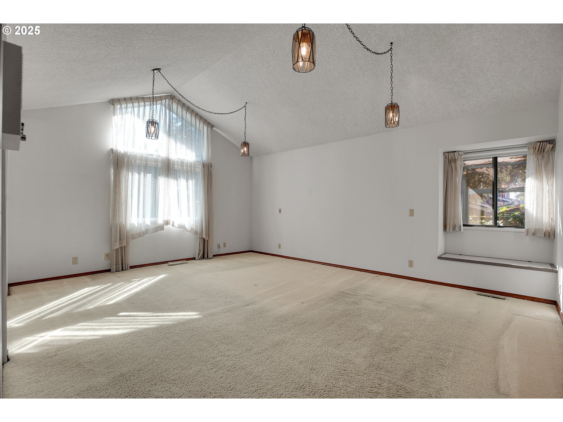 8710 Southeast 57th Avenue Portland, OR 97206 - Photo 24 of 47 a view of an empty room with a window
