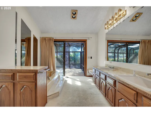 $895,000 | 8710 Southeast 57th Avenue, Portland, OR 97206