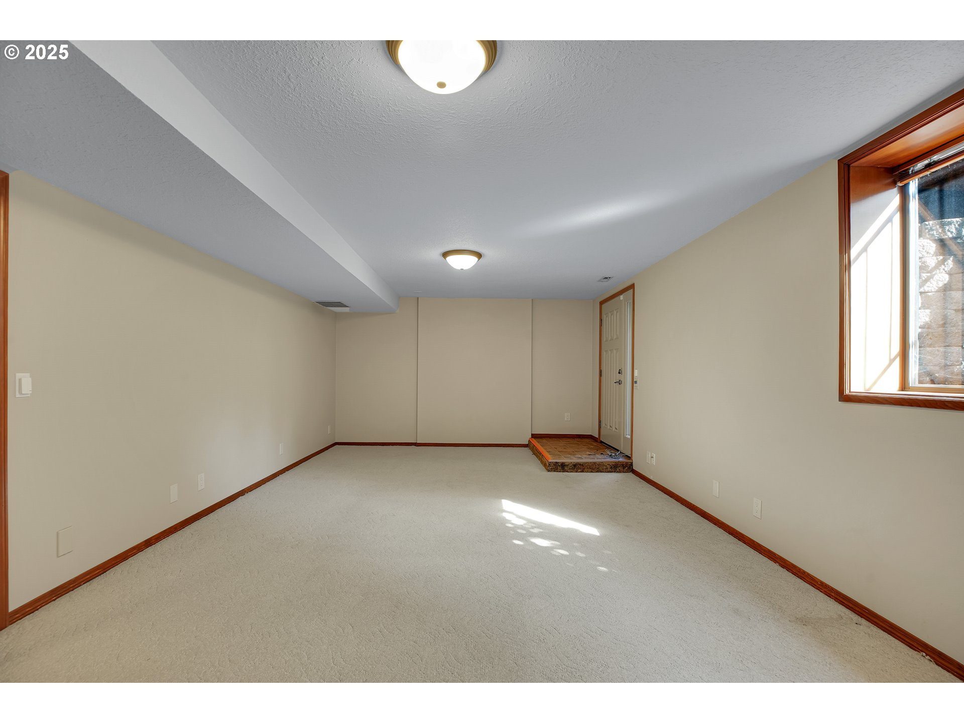 8710 Southeast 57th Avenue Portland, OR 97206 - Photo 31 of 47 a view of an empty room with a window