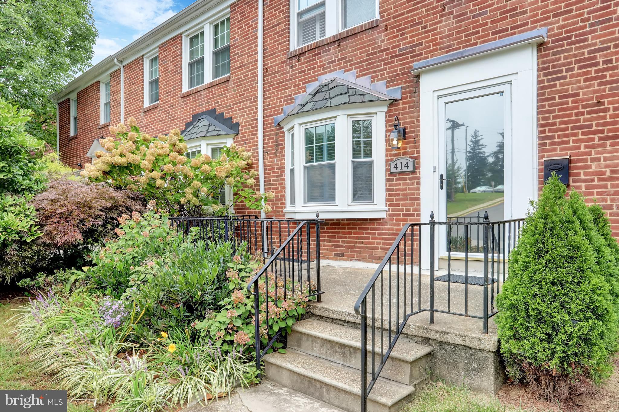 414 Overbrook Road Baltimore, MD 21212 - Photo 27 of 29 Front includes a concrete porch.