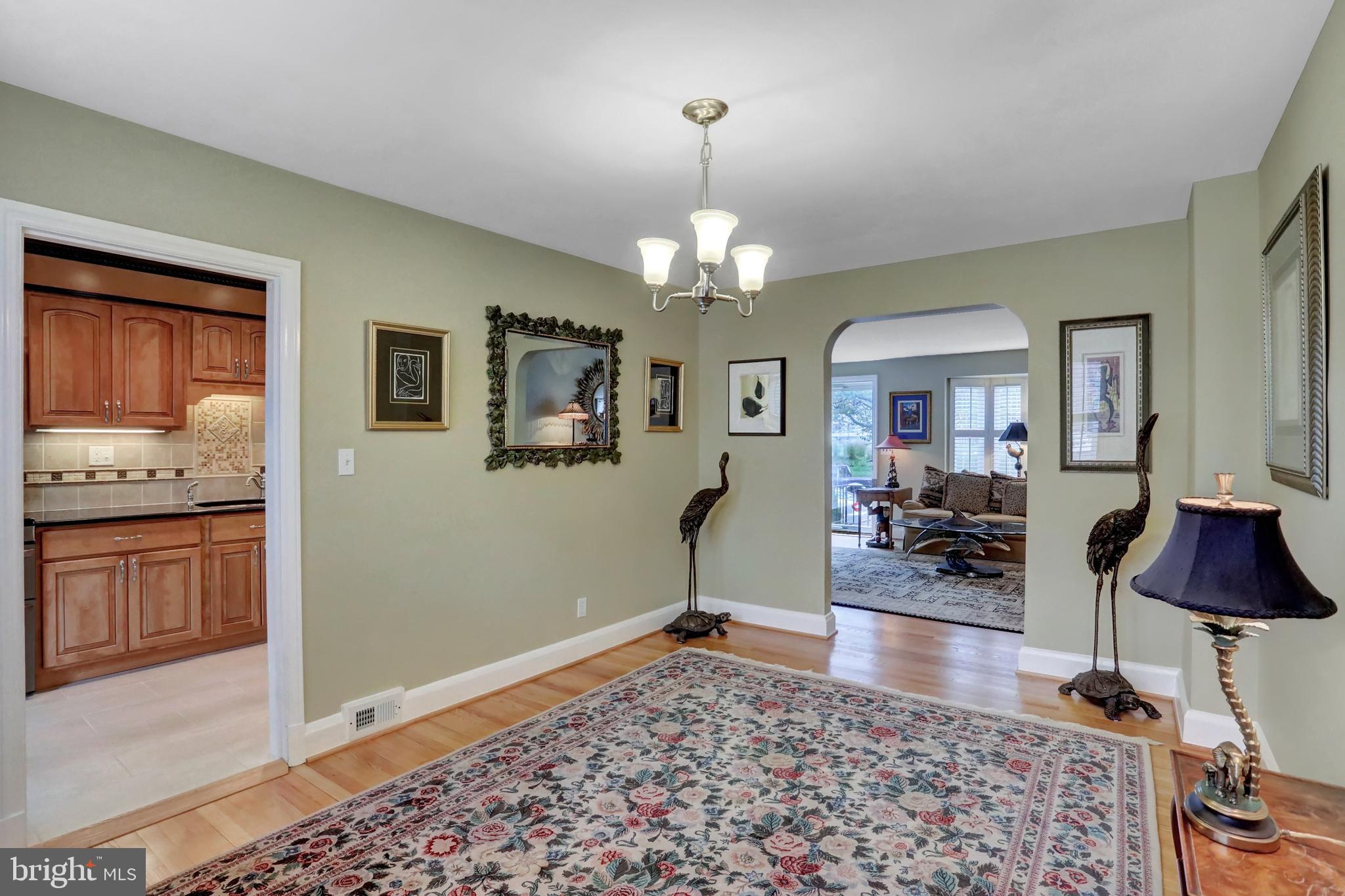 414 Overbrook Road Baltimore, MD 21212 - Photo 5 of 29 Dining room looking at the kitchen and lvg room