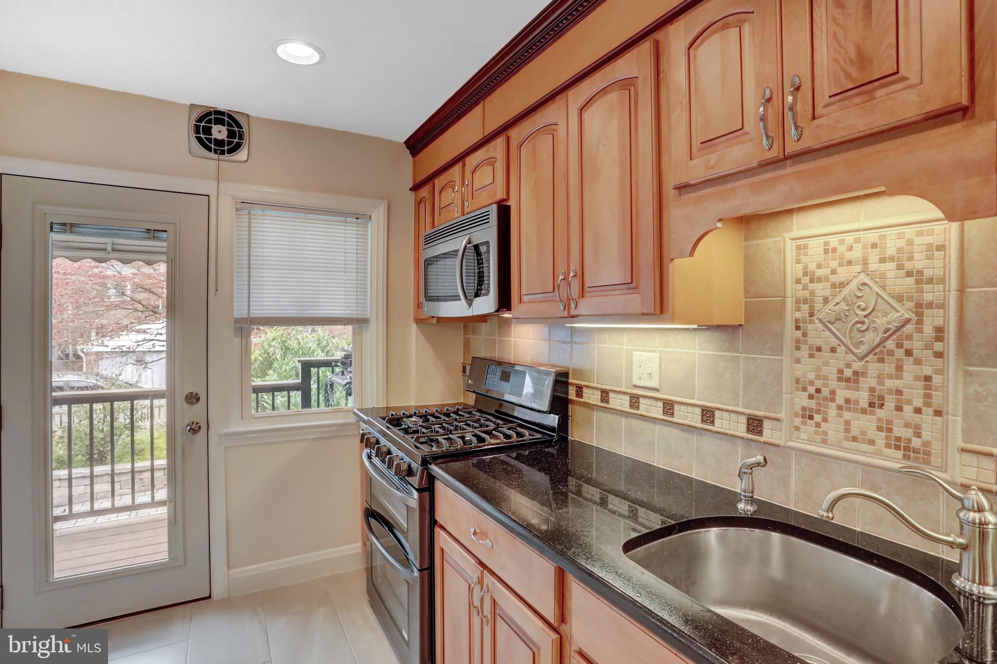 414 Overbrook Road Baltimore, MD 21212 - Photo 10 of 29 Rear kitchen door to Trex landing and steps