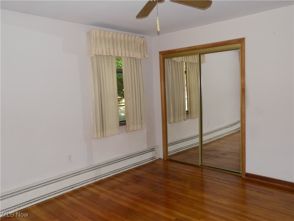 2380 West Pleasant Valley Road Parma, OH 44134 - Photo 13 of 38 Ceiling fan, hardwood floors