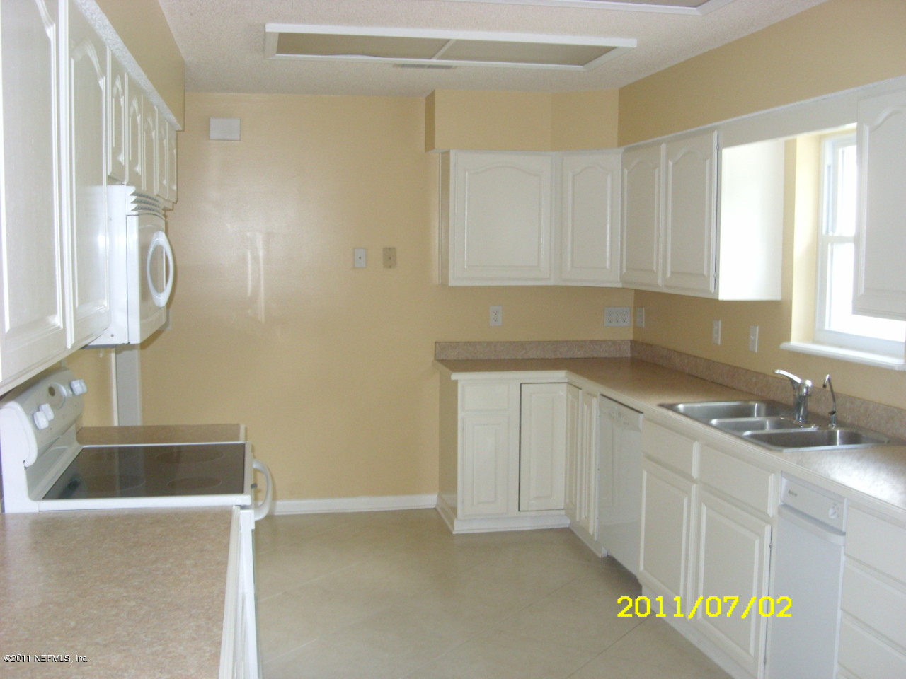 2462 Cortez Road Jacksonville, FL 32246 - Photo 6 of 15 kitchen
