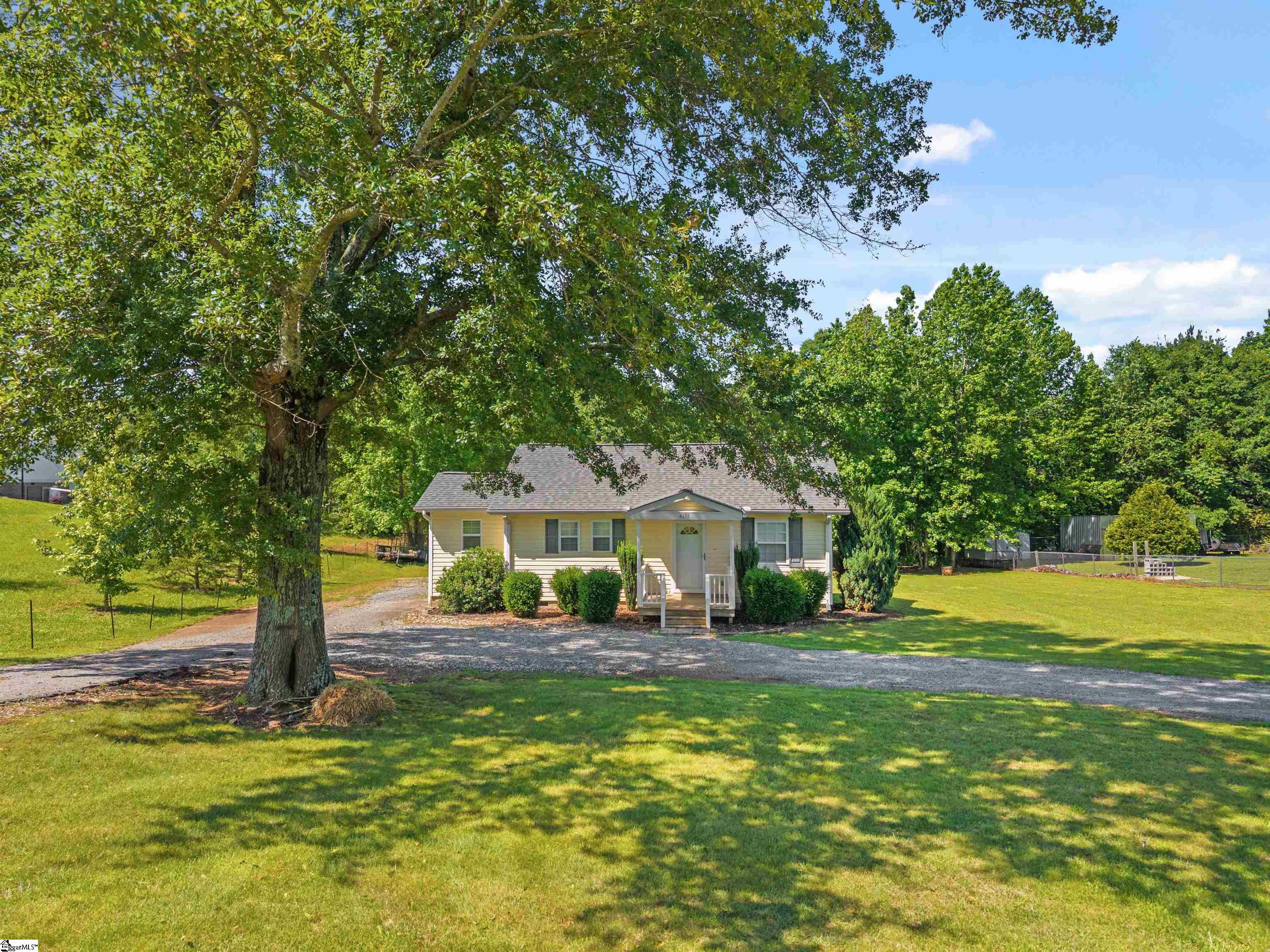 4635 Rainbow Lake Road Campobello, SC 29322 - Photo 3 of 20