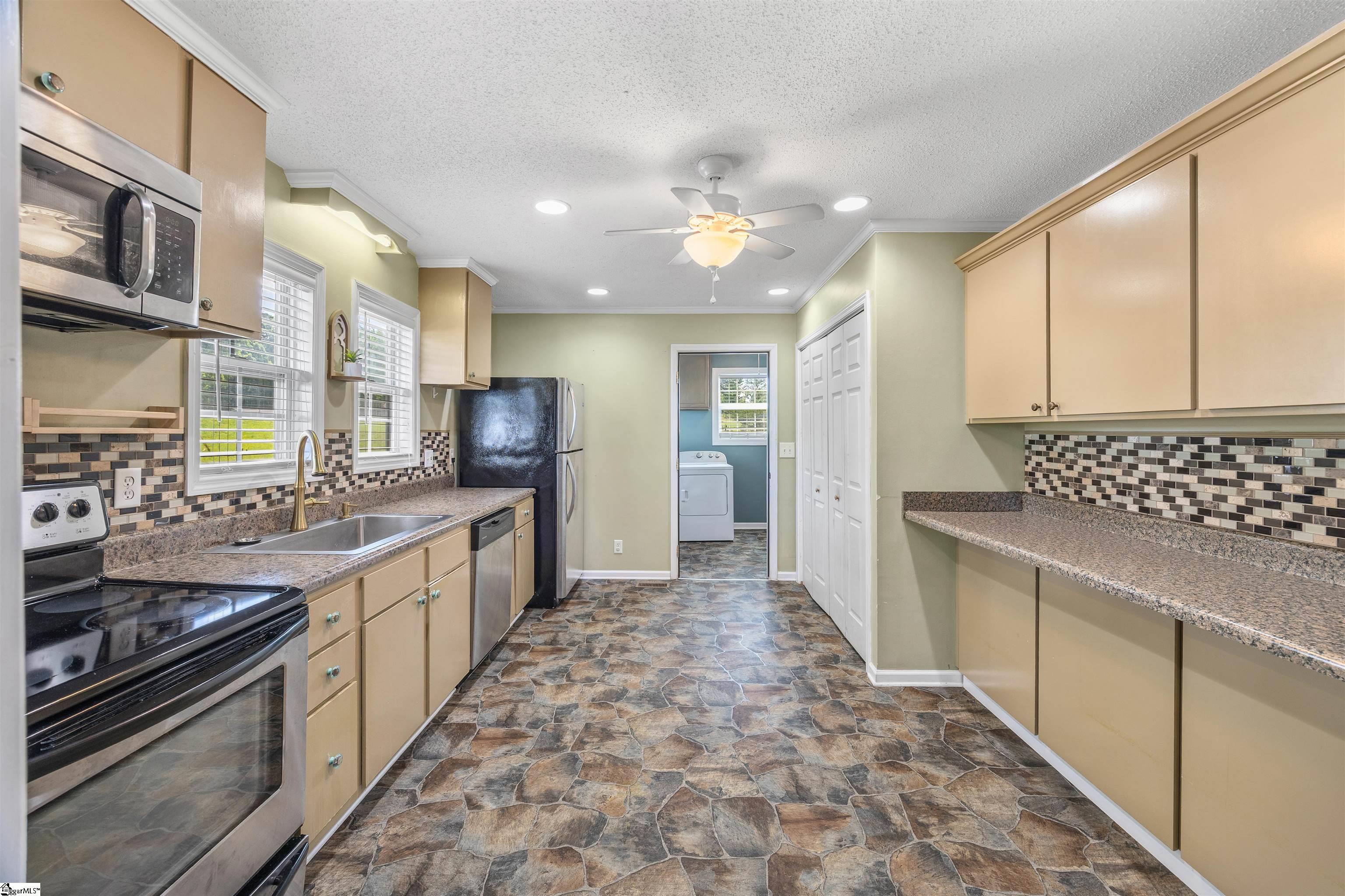 4635 Rainbow Lake Road Campobello, SC 29322 - Photo 6 of 20