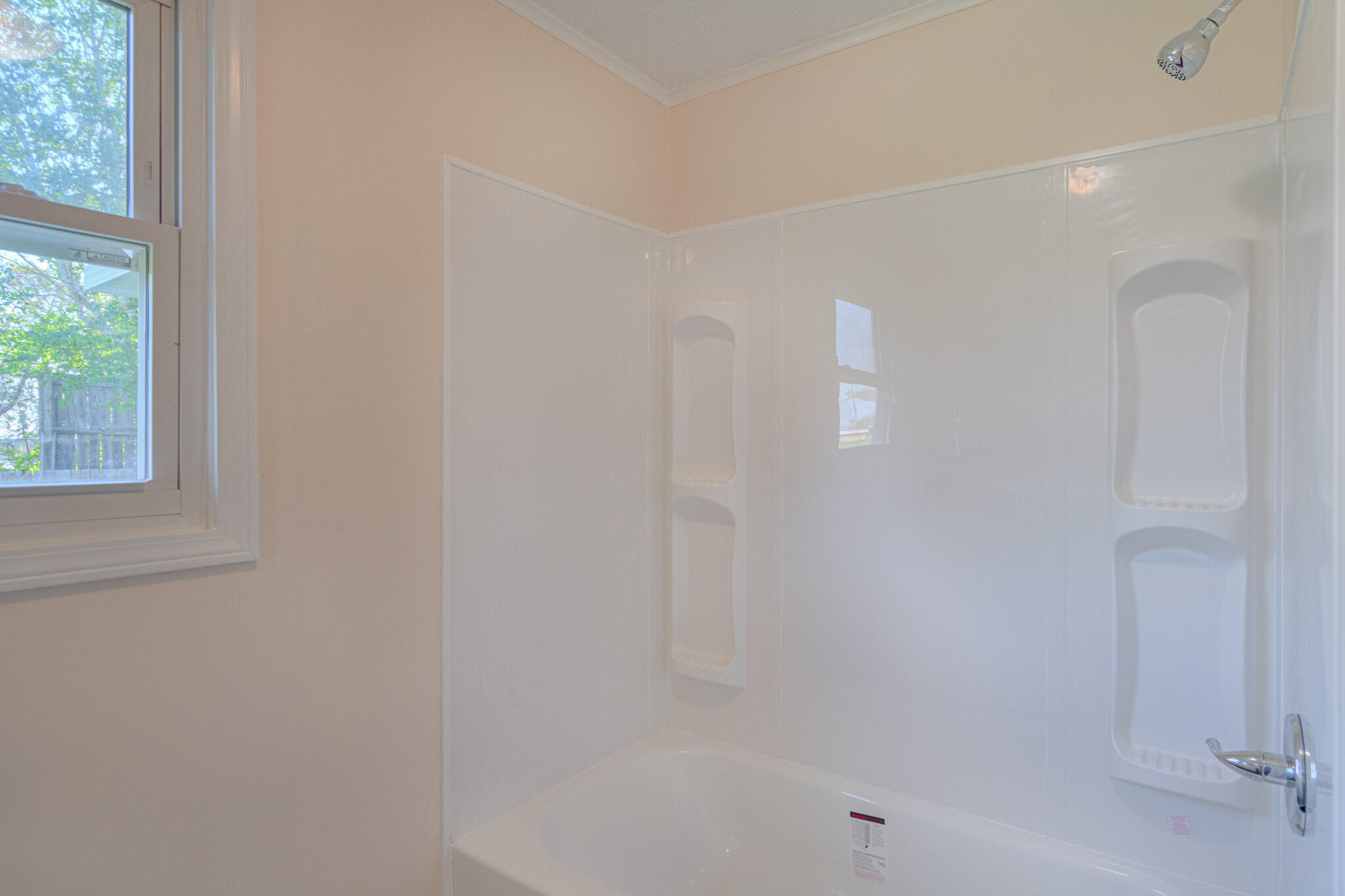 5216 Colonial Drive Dublin, VA 24084 - Photo 26 of 31 a bathroom with a bathtub
