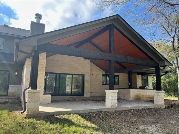 a view of a house with outdoor space