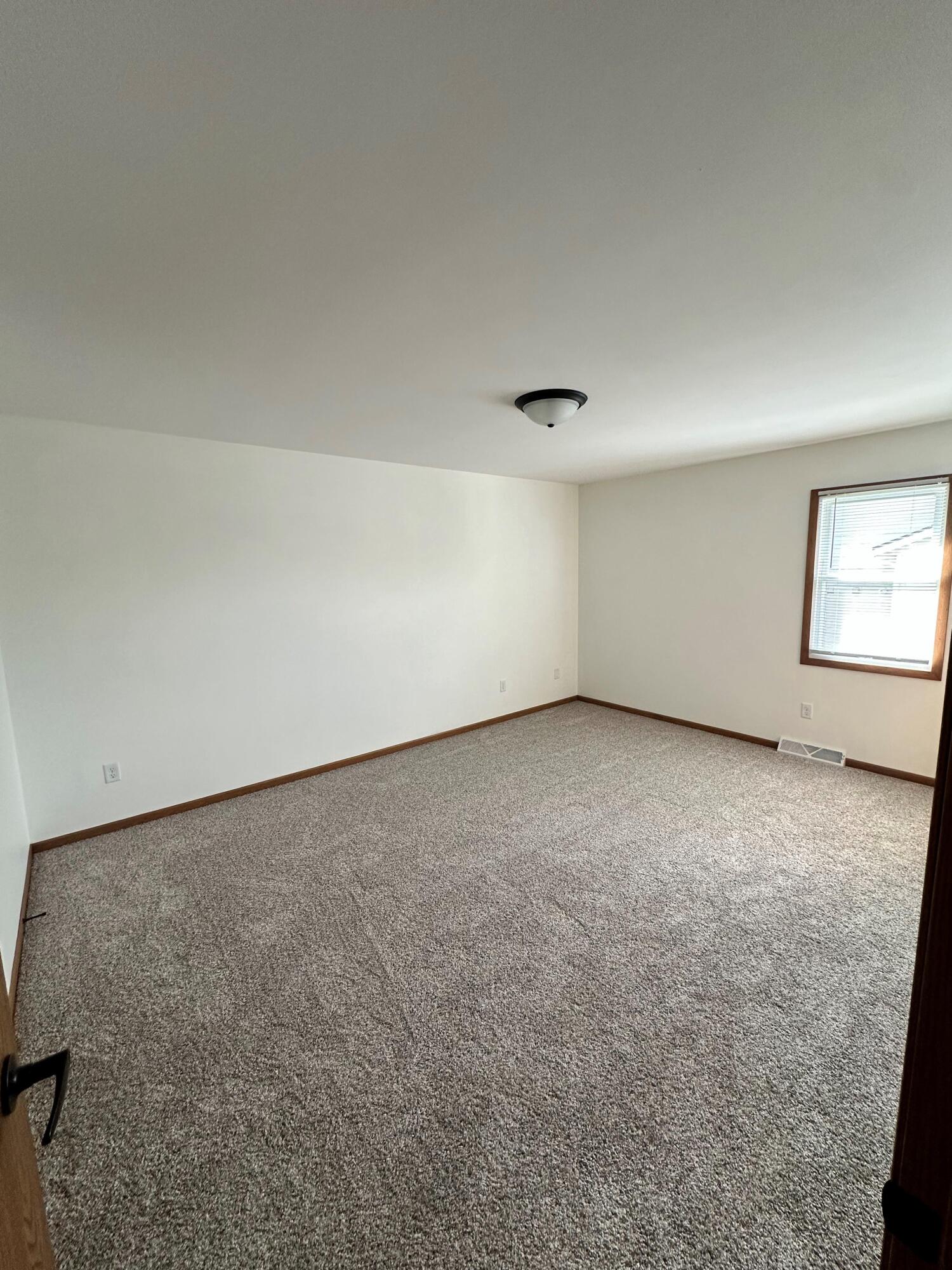 622 Lous Way Slinger, WI 53086 - Photo 17 of 29 Robert McCaigue - 622 - Main BR