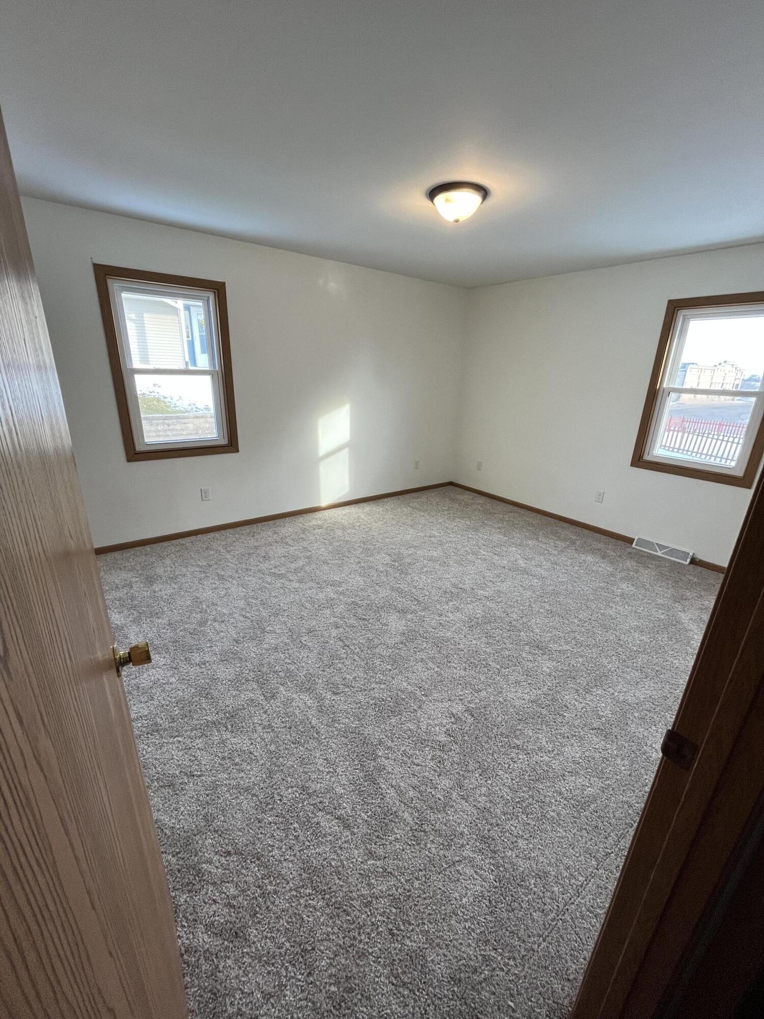 622 Lous Way Slinger, WI 53086 - Photo 28 of 29 Robert McCaigue - 1011 - Main BR