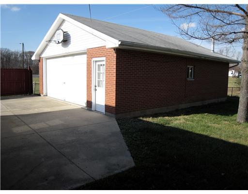1126 Blithe Road Springfield, OH 45503 - Photo 2 of 11