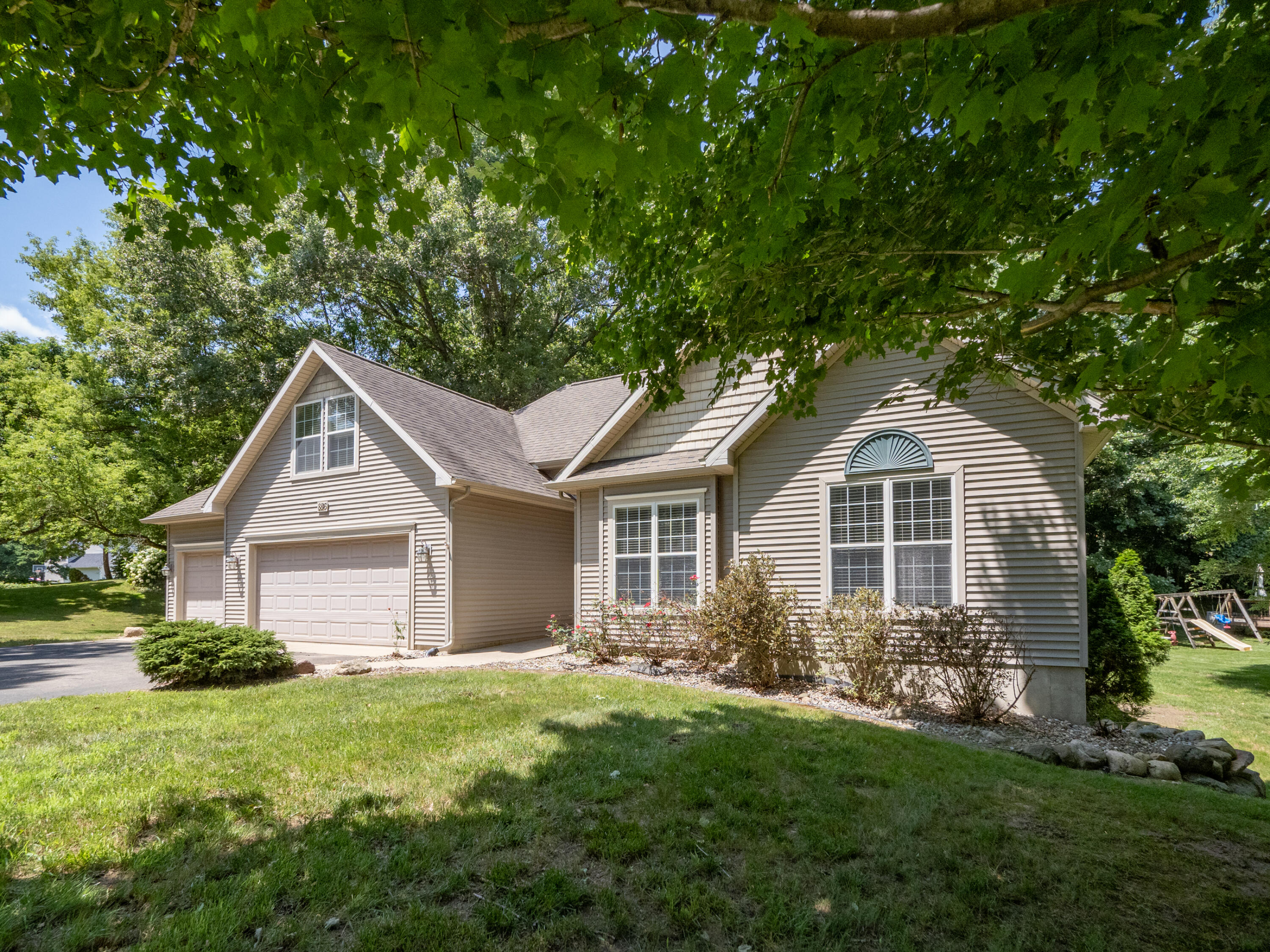 8816 Hathaway Road Kalamazoo, MI 49009 - Photo 1 of 26 8816 Hathaway-thumbnail