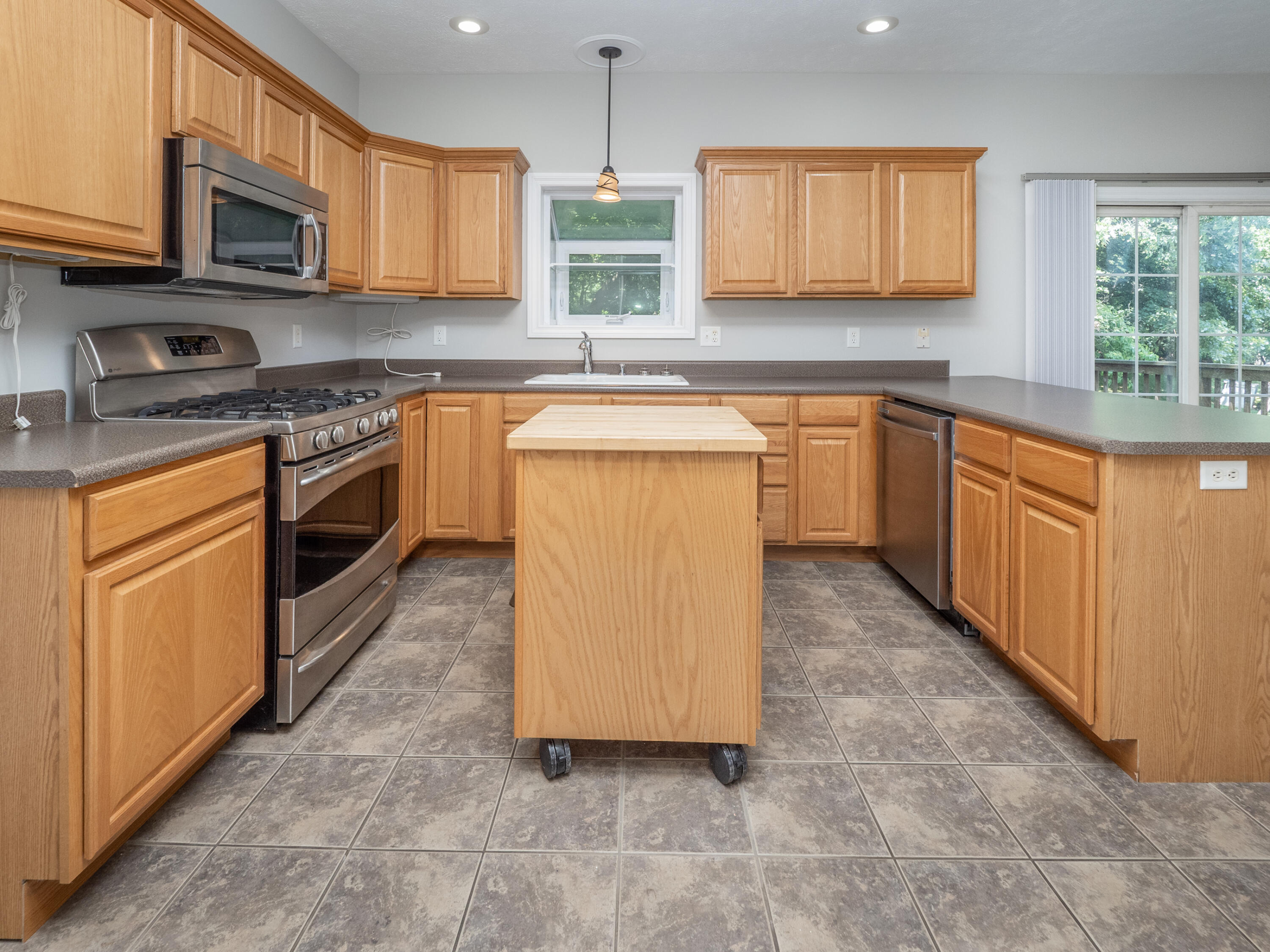 8816 Hathaway Road Kalamazoo, MI 49009 - Photo 12 of 26 8816 Hathaway-kitchen