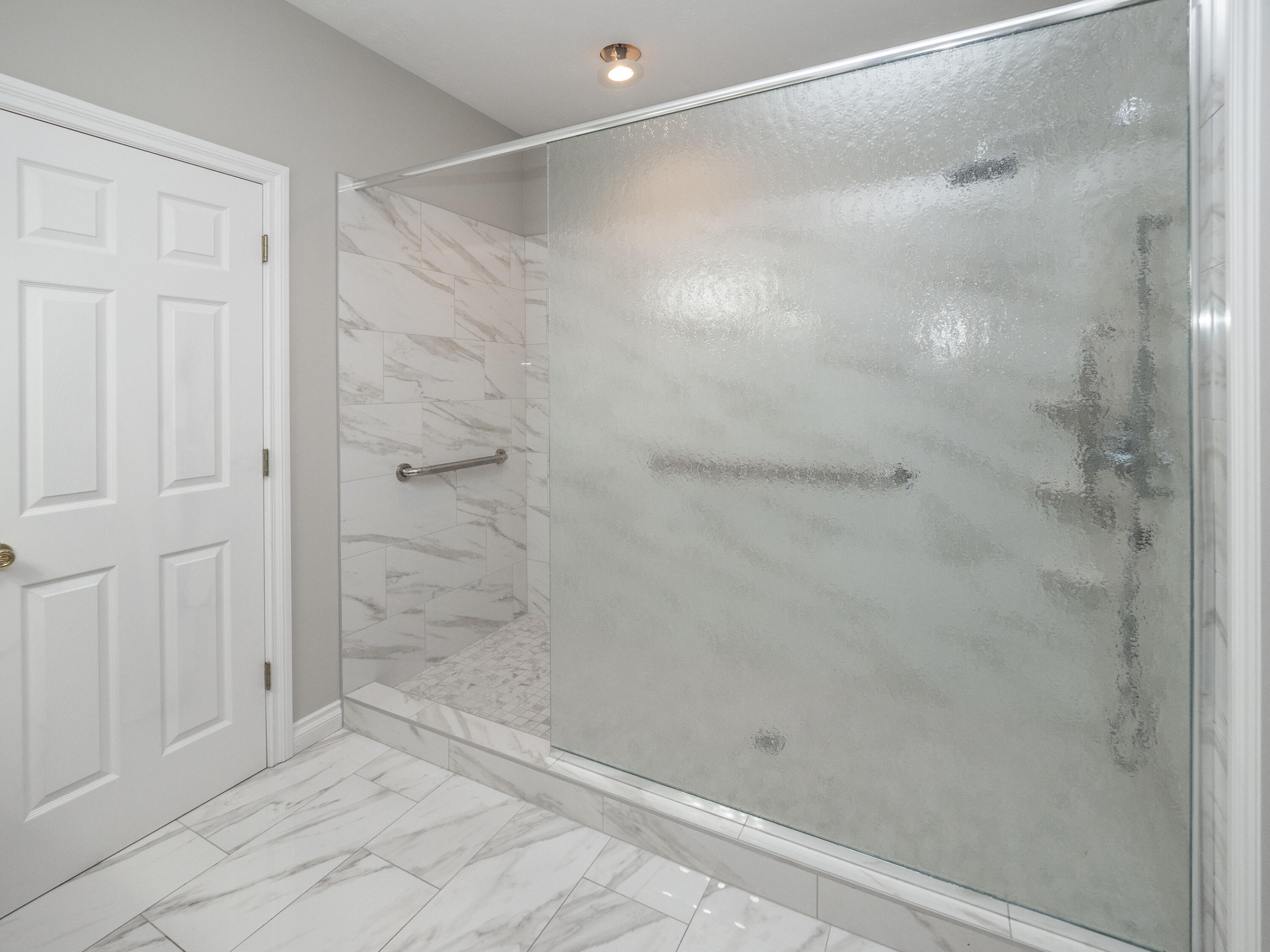 8816 Hathaway Road Kalamazoo, MI 49009 - Photo 17 of 26 8816 Hathaway-master shower
