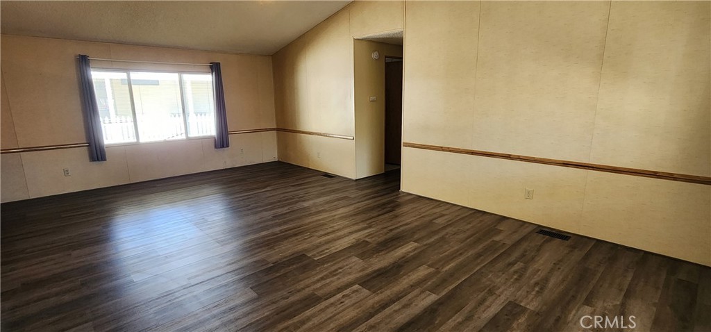 3589 West Wells Road, Unit 99 Blythe, CA 92225 - Photo 3 of 26 Living room