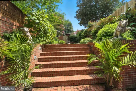 $1,374,900 | 219 North Pitt Street, Alexandria, VA 22314