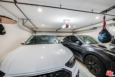 $1,599,000 | 4425 North Studio Place, Studio City, CA 91602