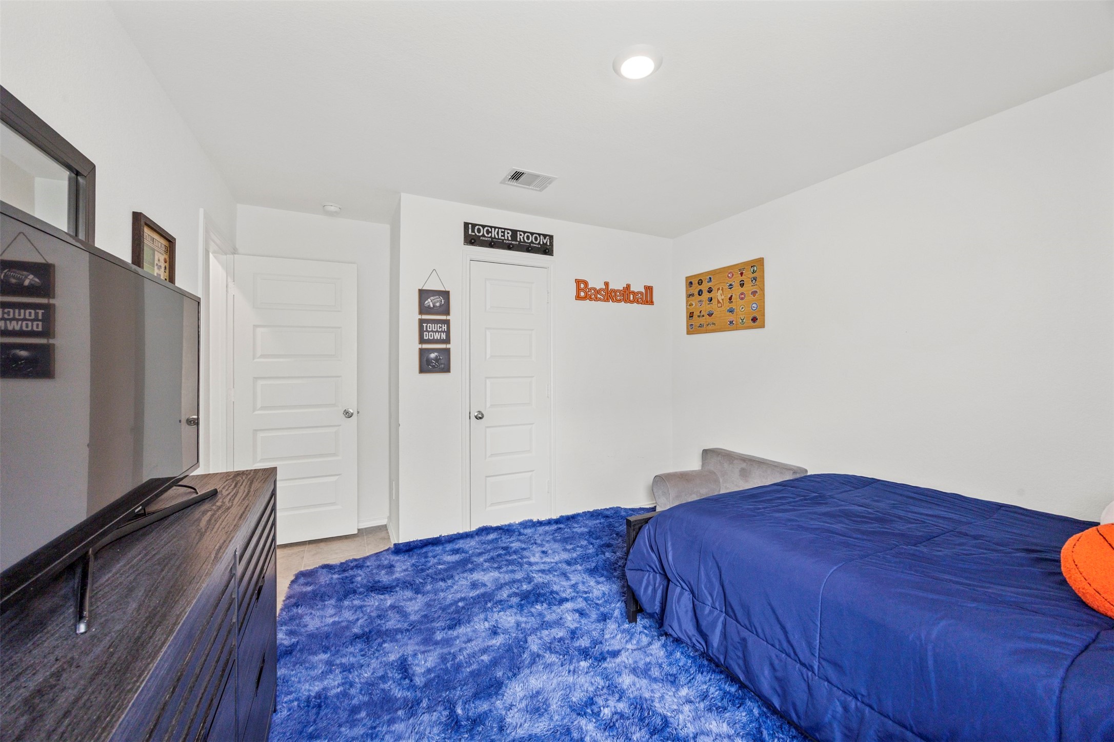 7511 Carson Court Rosharon, TX 77583 - Photo 12 of 26 Another view of this comfortable bedroom, offering plenty of space to make it your own.